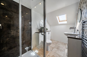 Shower room- click for photo gallery